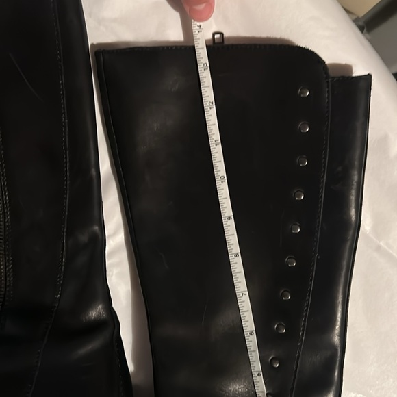 Born tall leather boot with side zip and gun metal studs women’s size 7 - Picture 16 of 16